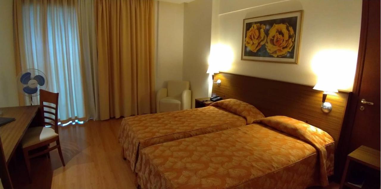 Master Plaza Hotel บาร์บาเซนา ภายนอก รูปภาพ